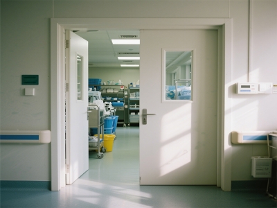 醫(yī)用病房門：守護健康的無聲衛(wèi)士