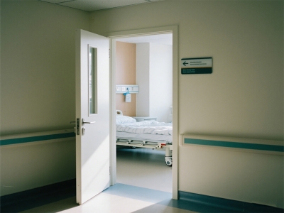 鉛盾無聲：醫用防輻射平移門的守護哲學